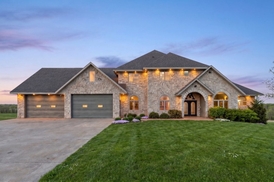 20951 Prairie Hills Lane, Prior Lake, MN photo 1