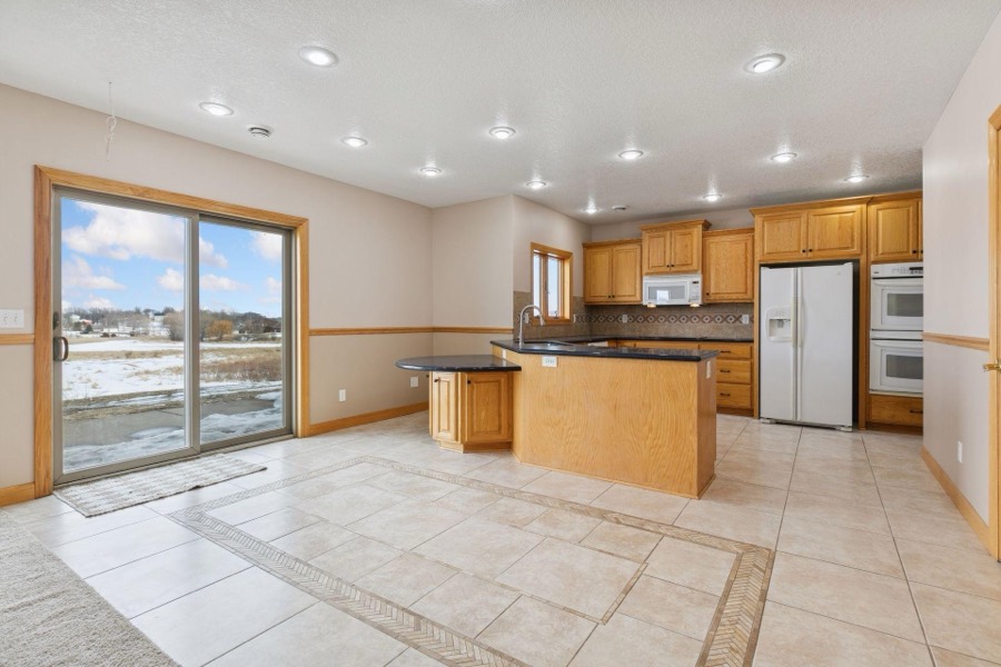 20951 Prairie Hills Lane, Prior Lake, MN photo 29