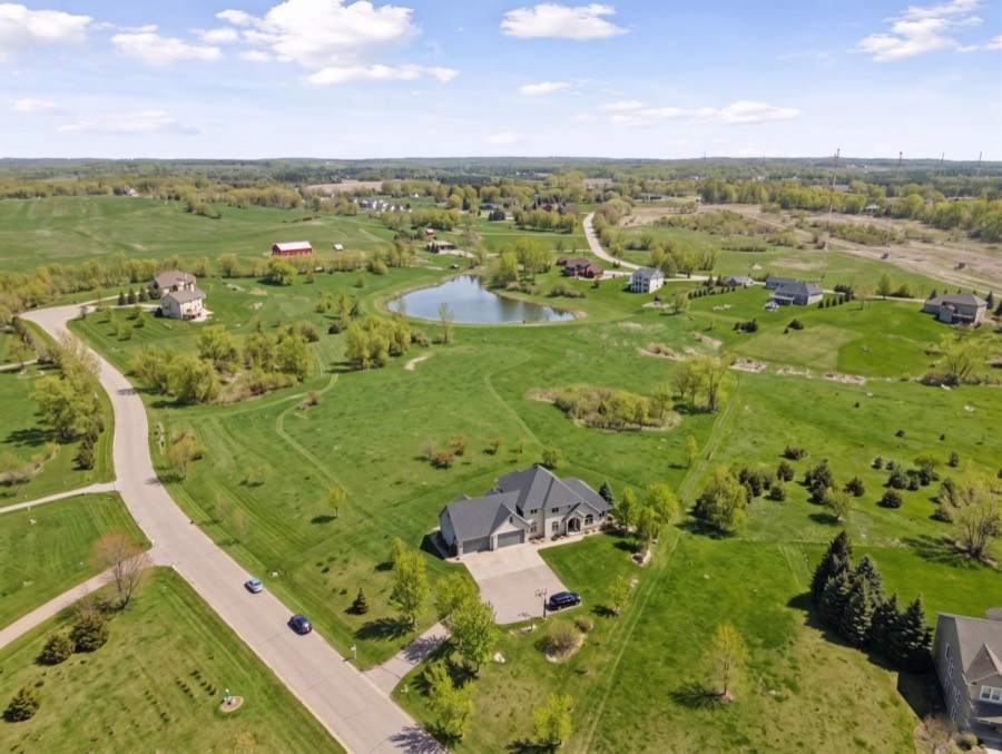 20951 Prairie Hills Lane, Prior Lake, MN photo 3
