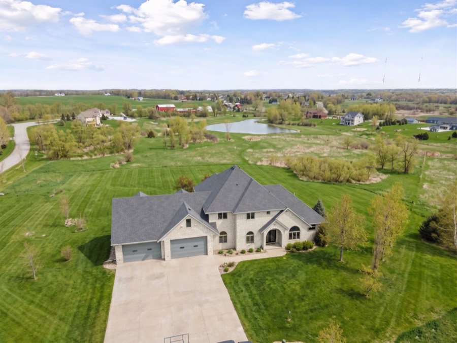 20951 Prairie Hills Lane, Prior Lake, MN photo 4
