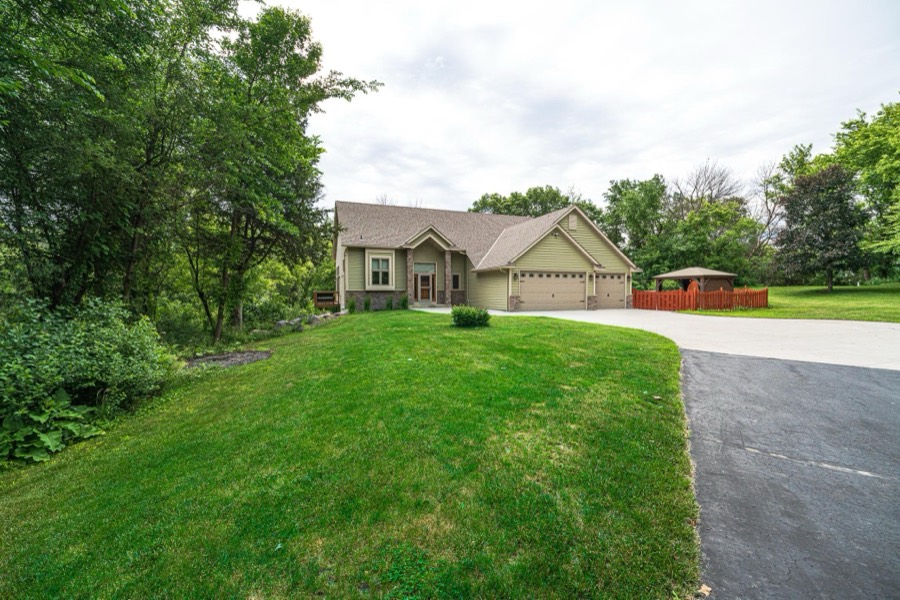 20881 Lake Ridge Drive, Prior Lake, MN photo 2