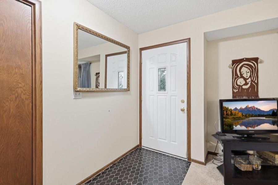 15590 Ridgemont Avenue SE, Prior Lake, MN photo 2