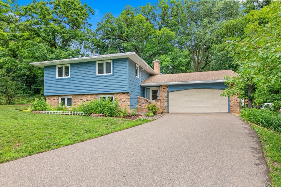 5915 Hidden Oaks Circle SE, Prior Lake, MN photo 1