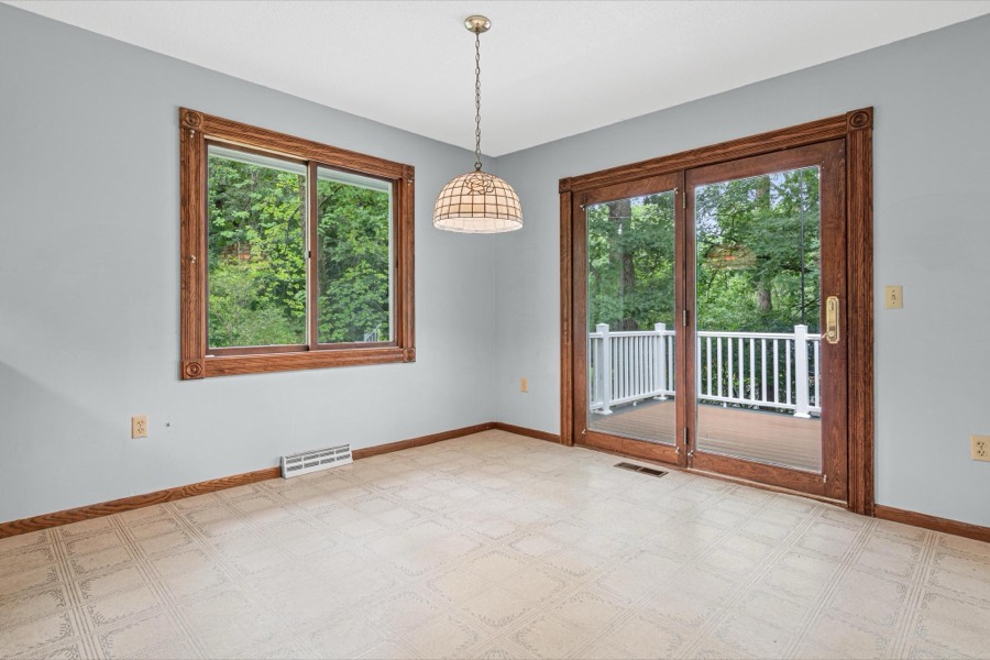5915 Hidden Oaks Circle SE, Prior Lake, MN photo 10