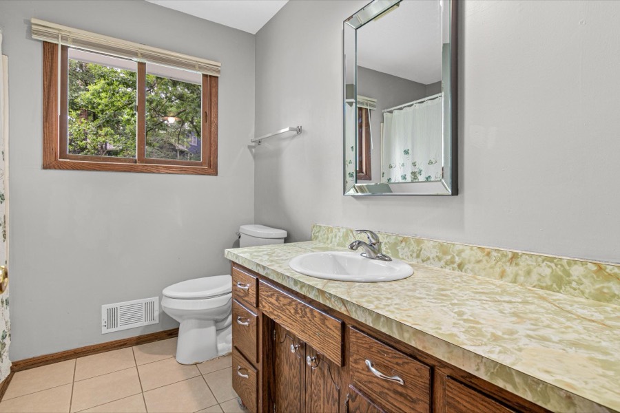 5915 Hidden Oaks Circle SE, Prior Lake, MN photo 11