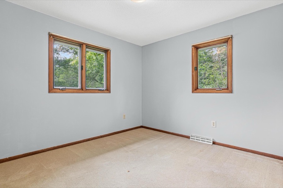 5915 Hidden Oaks Circle SE, Prior Lake, MN photo 13