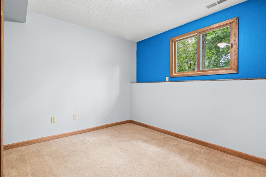 5915 Hidden Oaks Circle SE, Prior Lake, MN photo 16
