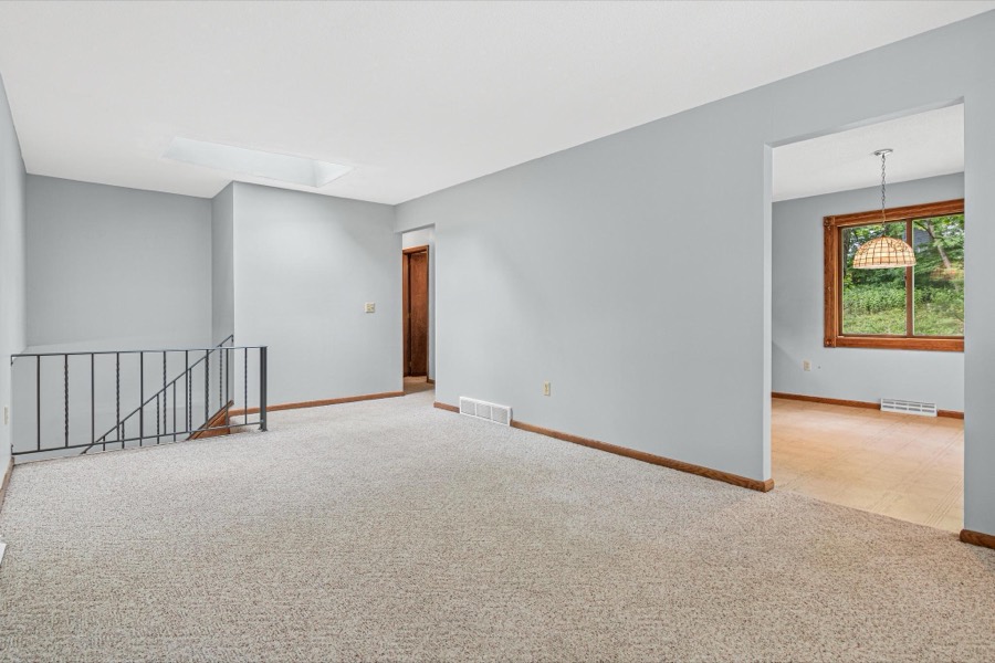 5915 Hidden Oaks Circle SE, Prior Lake, MN photo 4