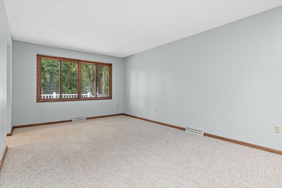 5915 Hidden Oaks Circle SE, Prior Lake, MN photo 5