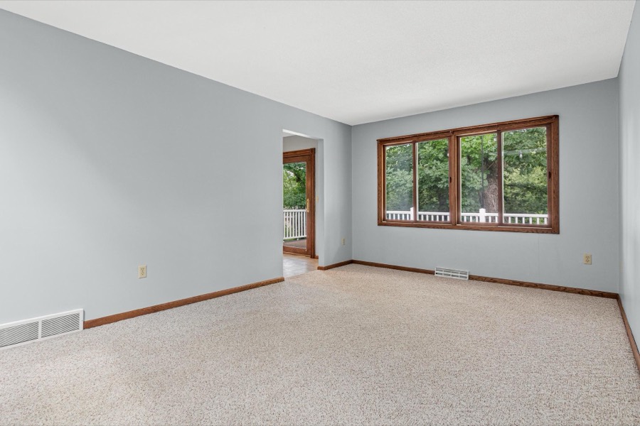 5915 Hidden Oaks Circle SE, Prior Lake, MN photo 6