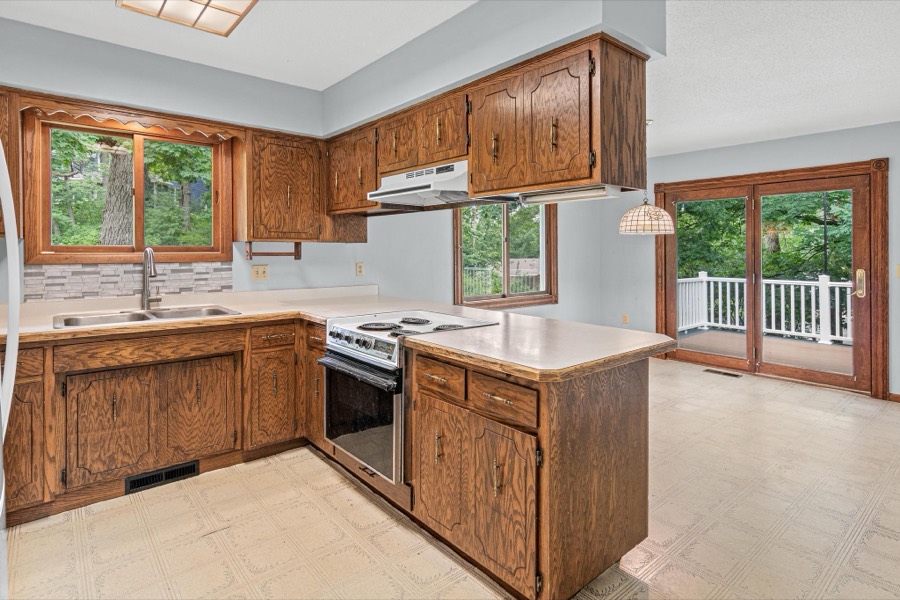 5915 Hidden Oaks Circle SE, Prior Lake, MN photo 9