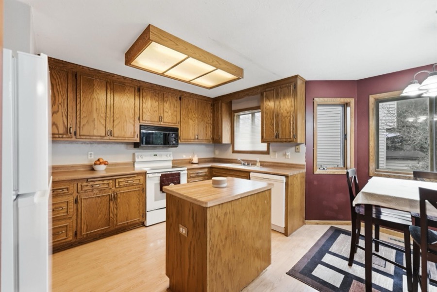3287 Spruce Trail SW, Prior Lake, MN photo 4