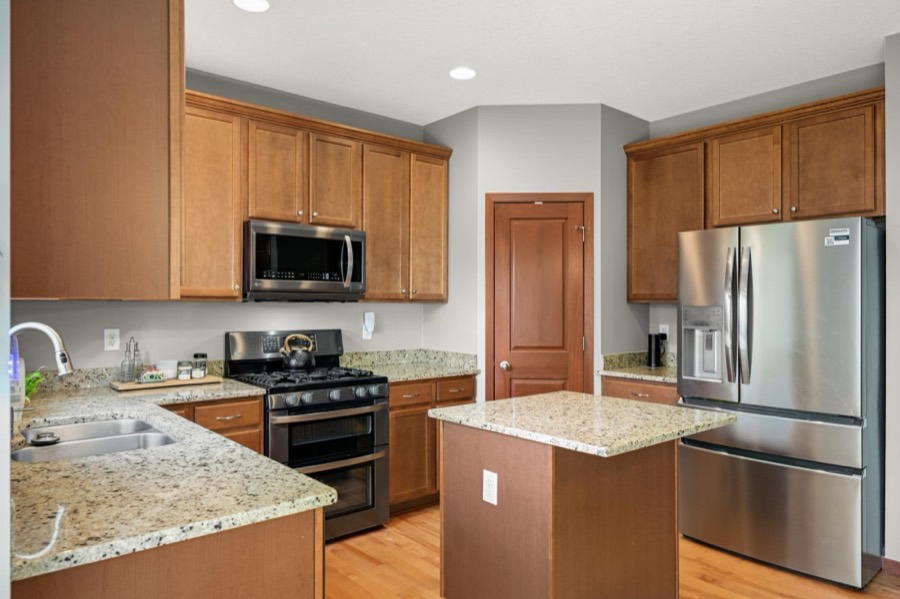 16280 Tahinka Court NW, Prior Lake, MN photo 13