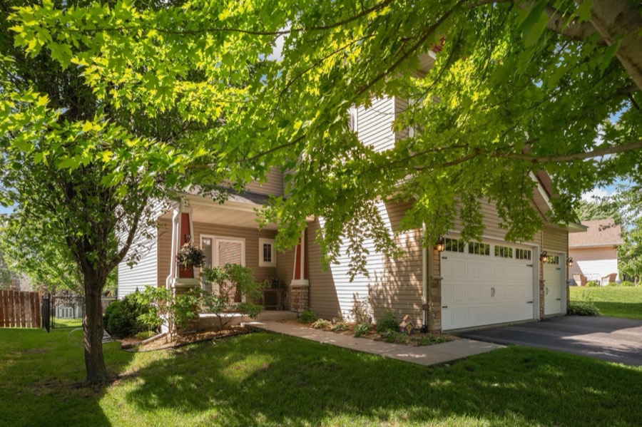 16280 Tahinka Court NW, Prior Lake, MN photo 2