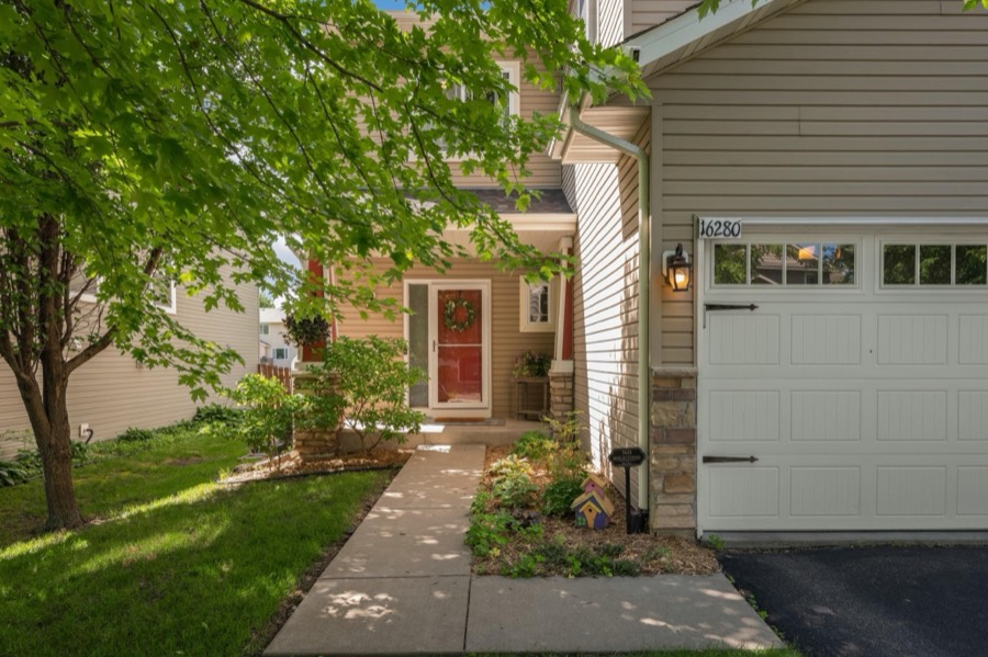 16280 Tahinka Court NW, Prior Lake, MN photo 3