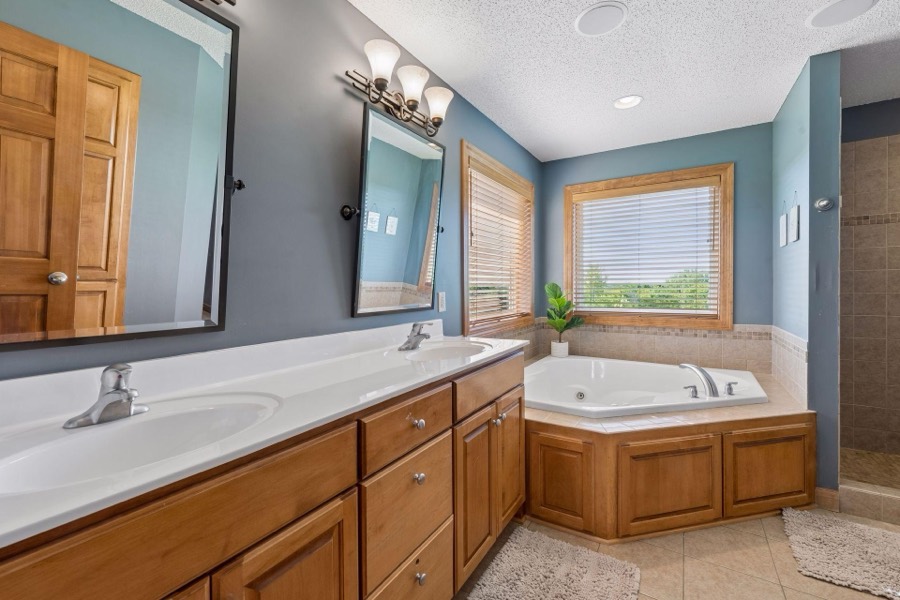 6025 Century Lane, Prior Lake, MN photo 32