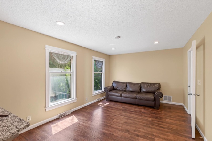 5795 Shannon Trail SE, Prior Lake, MN photo 11