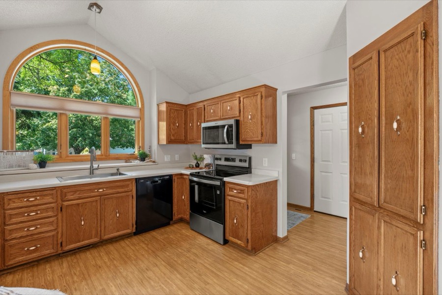 14231 Candlewood Lane NE, Prior Lake, MN photo 6