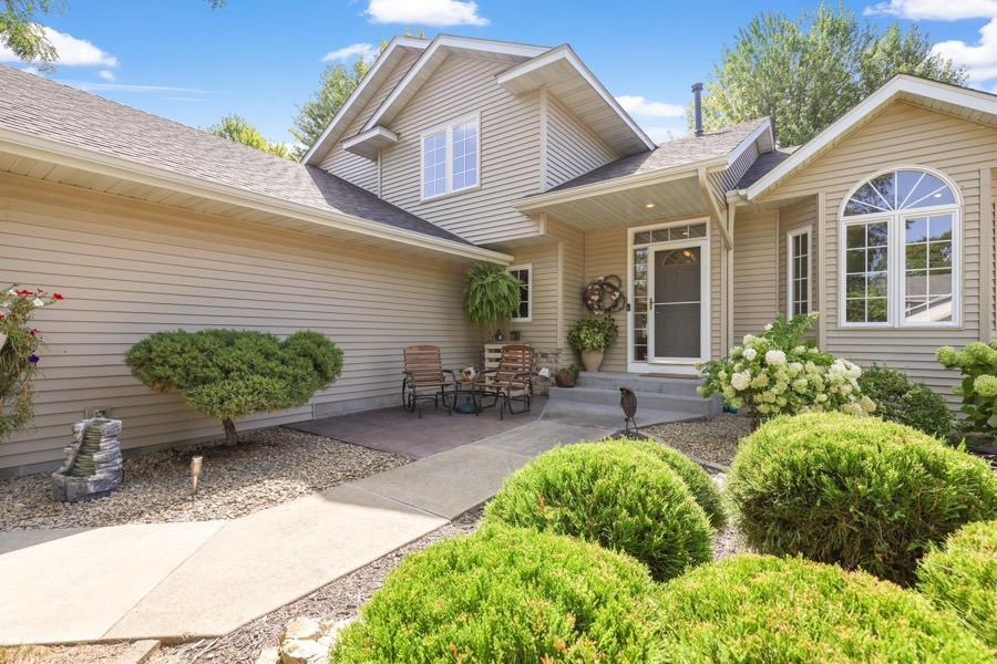 16715 Blind Lake Trail SE, Prior Lake, MN photo 4