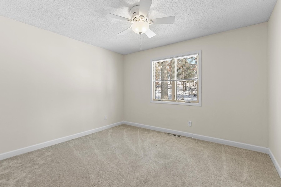 5885 Hidden Oaks Circle SE, Prior Lake, MN photo 12