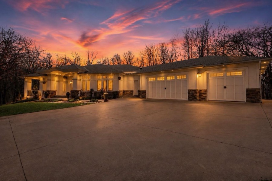 9401 Elm Court, Prior Lake, MN