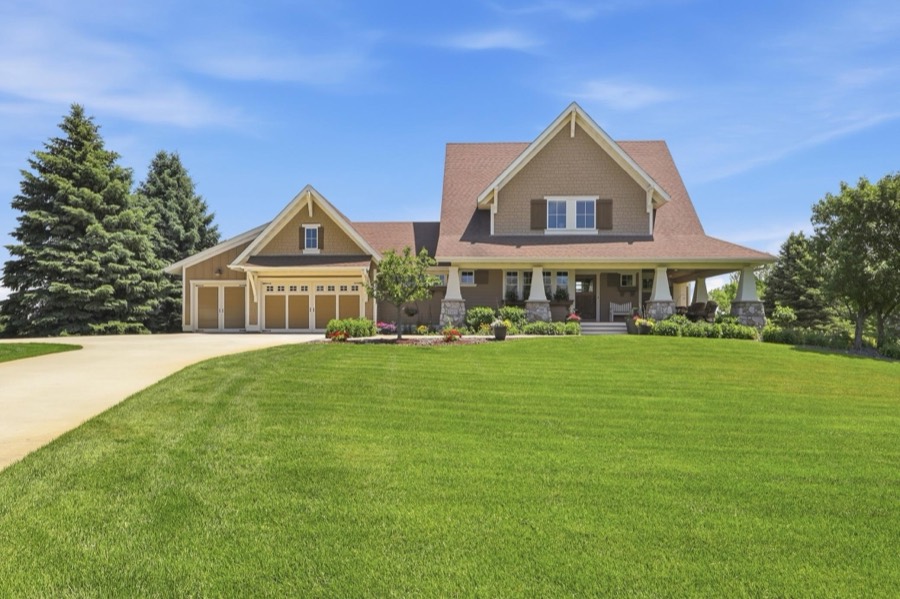 19475 Oak Grove Avenue, Prior Lake, MN