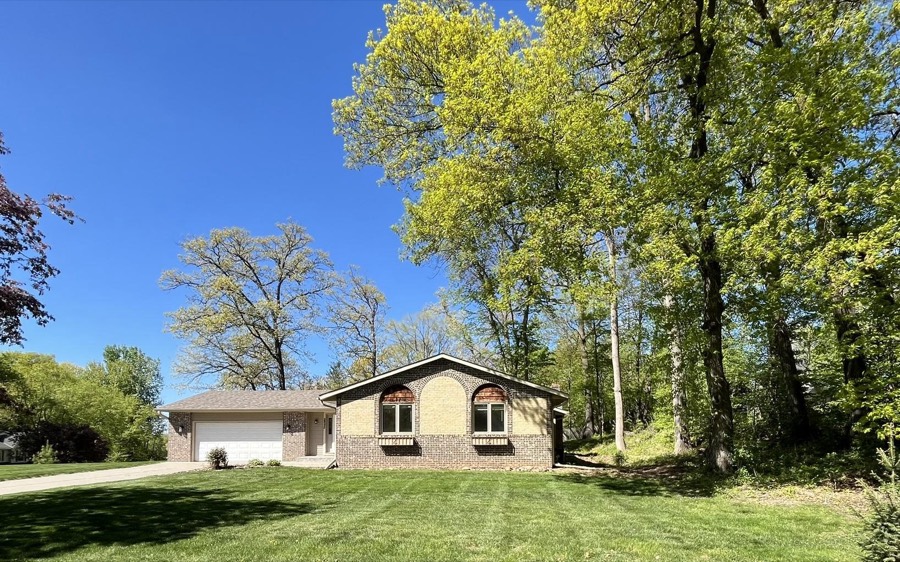 5885 Hidden Oaks Circle SE, Prior Lake, MN
